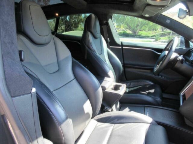 Серый Тесла Модель С, объемом двигателя 0 л и пробегом 54 тыс. км за 11000 $, фото 8 на Automoto.ua