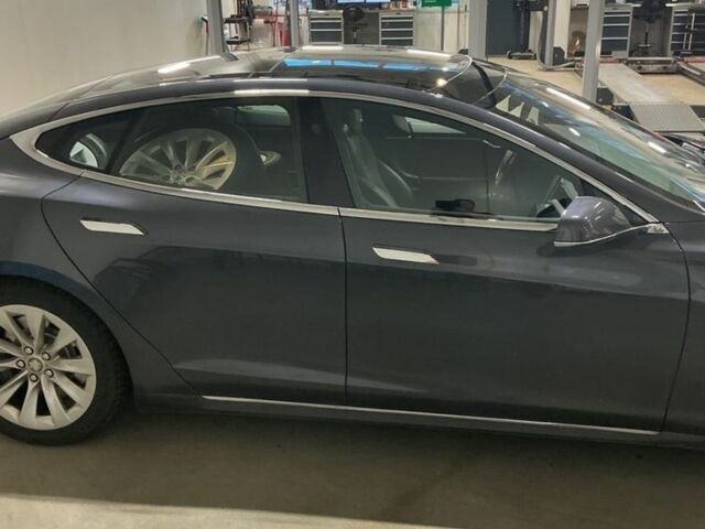 Тесла Модель С 2017 в Киеве на Automoto.ua Серый Тесла Модель С, объемом двигателя 0 л и пробегом 108 тыс. км за 17300 $, фото 4 на Automoto.ua