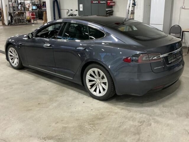 Тесла Модель С 2017 в Киеве на Automoto.ua Серый Тесла Модель С, объемом двигателя 0 л и пробегом 108 тыс. км за 17300 $, фото 1 на Automoto.ua