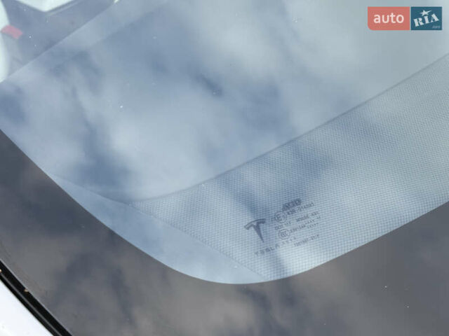 Серый Тесла Модель С, объемом двигателя 0 л и пробегом 141 тыс. км за 18350 $, фото 19 на Automoto.ua