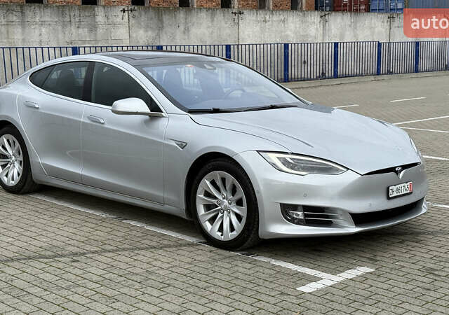 Серый Тесла Модель С, объемом двигателя 0 л и пробегом 166 тыс. км за 22500 $, фото 3 на Automoto.ua