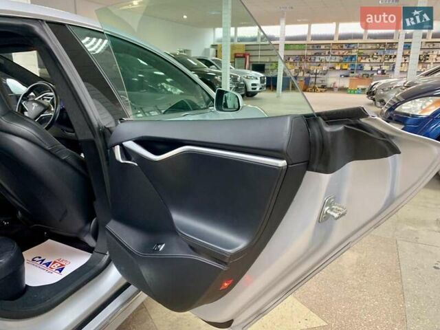 Сірий Тесла Модель С, об'ємом двигуна 0 л та пробігом 160 тис. км за 20790 $, фото 28 на Automoto.ua