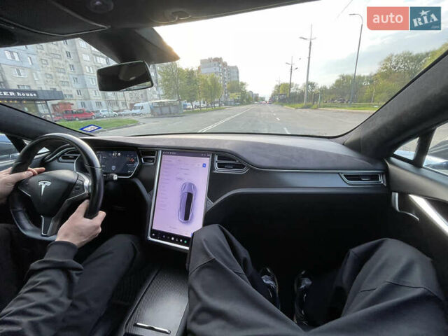 Тесла Модель С 2017 у Хмельницькому на Automoto.ua Сірий Тесла Модель С, об'ємом двигуна 0 л та пробігом 92 тис. км за 25888 $, фото 27 на Automoto.ua