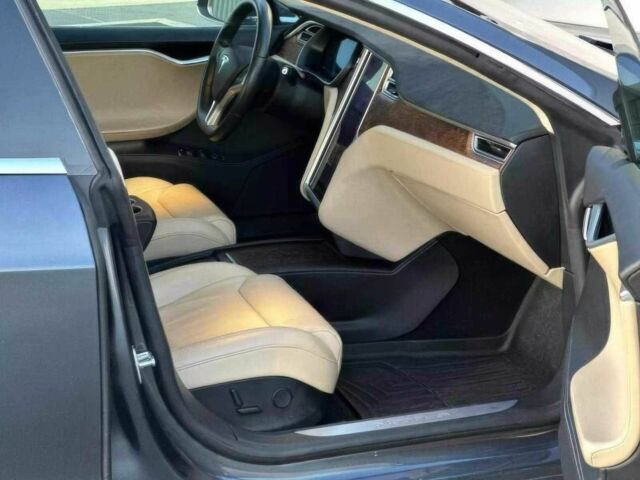 Серый Тесла Модель С, объемом двигателя 0 л и пробегом 112 тыс. км за 8100 $, фото 13 на Automoto.ua