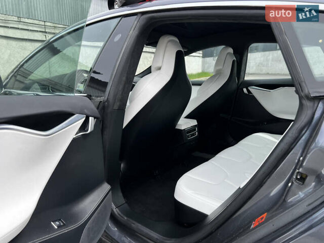 Серый Тесла Модель С, объемом двигателя 0 л и пробегом 97 тыс. км за 17499 $, фото 59 на Automoto.ua