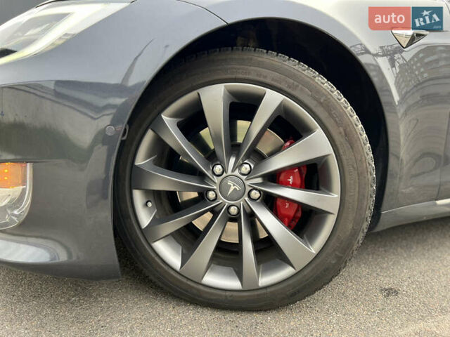 Серый Тесла Модель С, объемом двигателя 0 л и пробегом 97 тыс. км за 17499 $, фото 32 на Automoto.ua