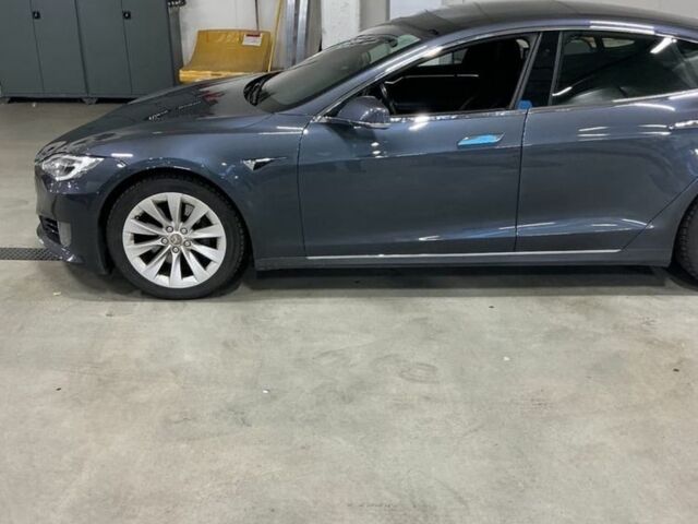 Тесла Модель С 2017 в Киеве на Automoto.ua Серый Тесла Модель С, объемом двигателя 0 л и пробегом 108 тыс. км за 17300 $, фото 5 на Automoto.ua