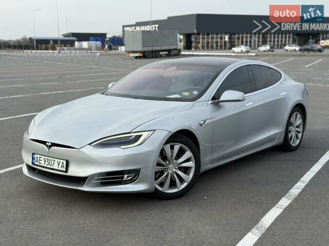 Серый Тесла Модель С, объемом двигателя 0 л и пробегом 141 тыс. км за 18350 $, фото 8 на Automoto.ua