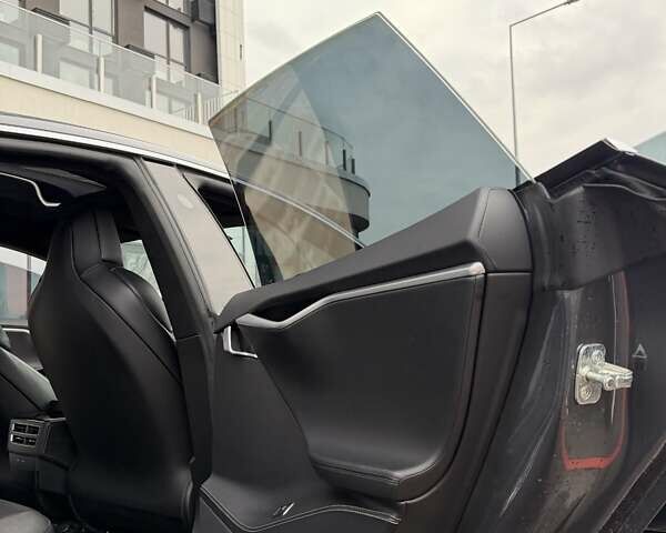 Серый Тесла Модель С, объемом двигателя 0 л и пробегом 220 тыс. км за 18200 $, фото 12 на Automoto.ua