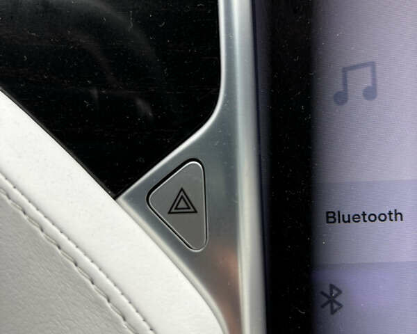 Серый Тесла Модель С, объемом двигателя 0 л и пробегом 97 тыс. км за 17499 $, фото 46 на Automoto.ua