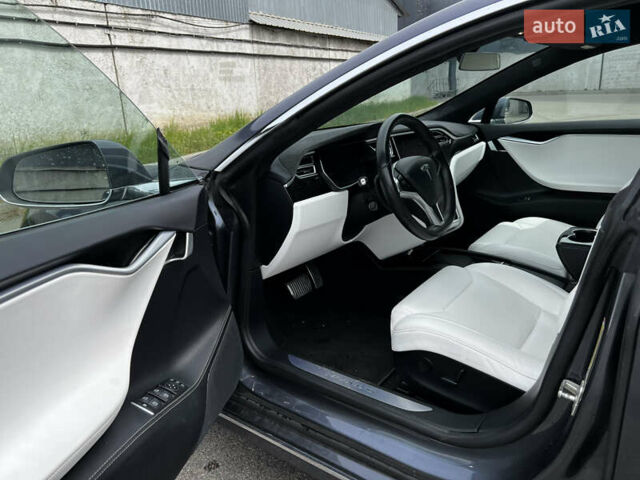 Серый Тесла Модель С, объемом двигателя 0 л и пробегом 97 тыс. км за 17499 $, фото 50 на Automoto.ua