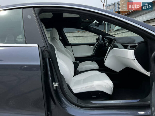 Серый Тесла Модель С, объемом двигателя 0 л и пробегом 97 тыс. км за 17499 $, фото 90 на Automoto.ua