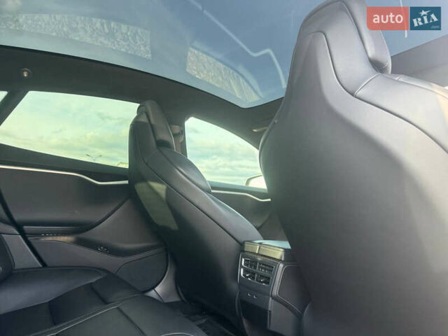 Сірий Тесла Модель С, об'ємом двигуна 0 л та пробігом 135 тис. км за 28500 $, фото 19 на Automoto.ua