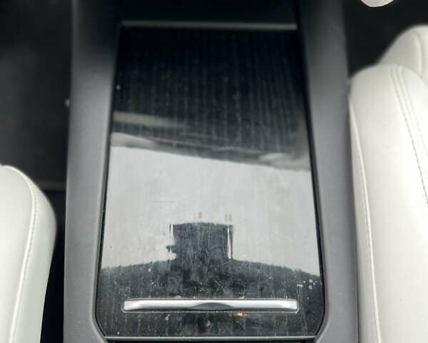 Серый Тесла Модель С, объемом двигателя 0 л и пробегом 97 тыс. км за 17499 $, фото 48 на Automoto.ua