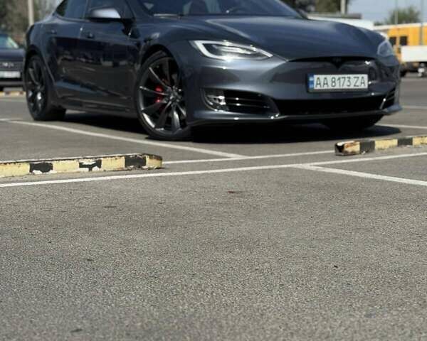 Серый Тесла Модель С, объемом двигателя 0 л и пробегом 107 тыс. км за 22500 $, фото 2 на Automoto.ua