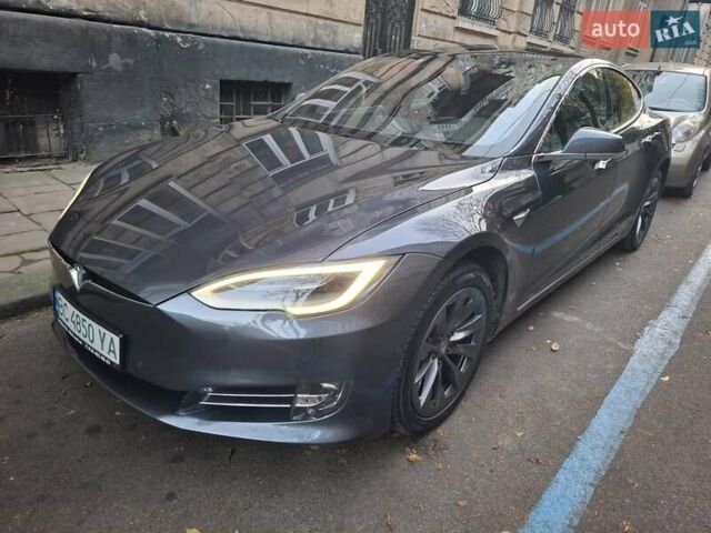 Серый Тесла Модель С, объемом двигателя 0 л и пробегом 202 тыс. км за 23000 $, фото 3 на Automoto.ua