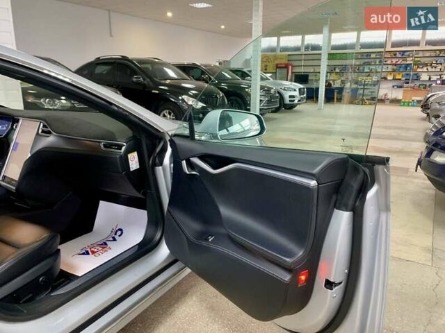 Сірий Тесла Модель С, об'ємом двигуна 0 л та пробігом 160 тис. км за 20790 $, фото 30 на Automoto.ua
