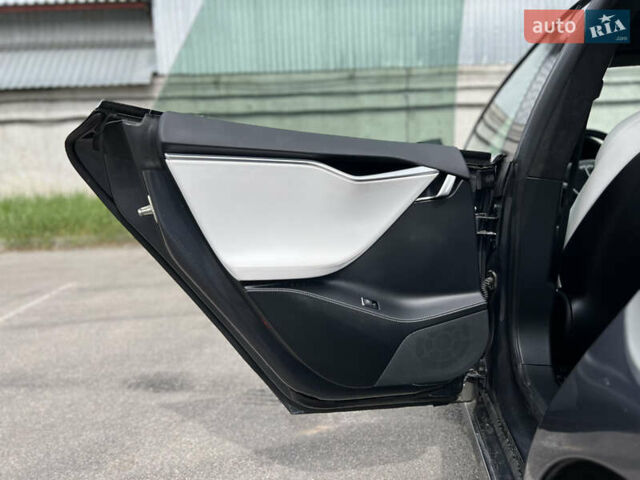 Серый Тесла Модель С, объемом двигателя 0 л и пробегом 97 тыс. км за 17499 $, фото 56 на Automoto.ua