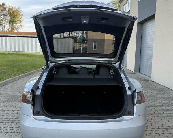 Серый Тесла Модель С, объемом двигателя 0 л и пробегом 132 тыс. км за 17200 $, фото 6 на Automoto.ua