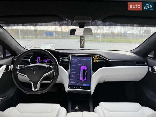 Серый Тесла Модель С, объемом двигателя 0 л и пробегом 141 тыс. км за 18350 $, фото 3 на Automoto.ua