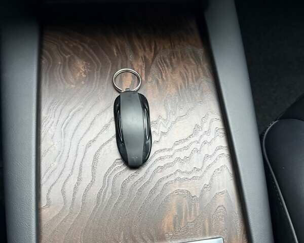 Серый Тесла Модель С, объемом двигателя 0 л и пробегом 111 тыс. км за 20500 $, фото 77 на Automoto.ua