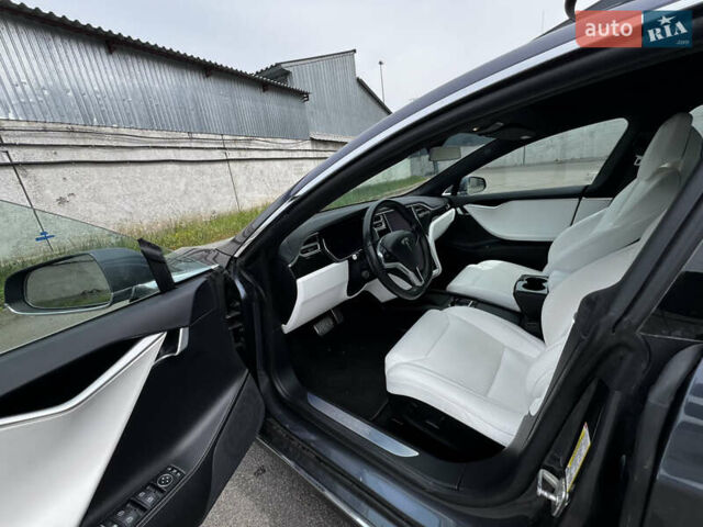 Серый Тесла Модель С, объемом двигателя 0 л и пробегом 97 тыс. км за 17499 $, фото 53 на Automoto.ua