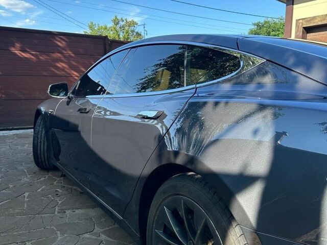Серый Тесла Модель С, объемом двигателя 0 л и пробегом 88 тыс. км за 17500 $, фото 2 на Automoto.ua