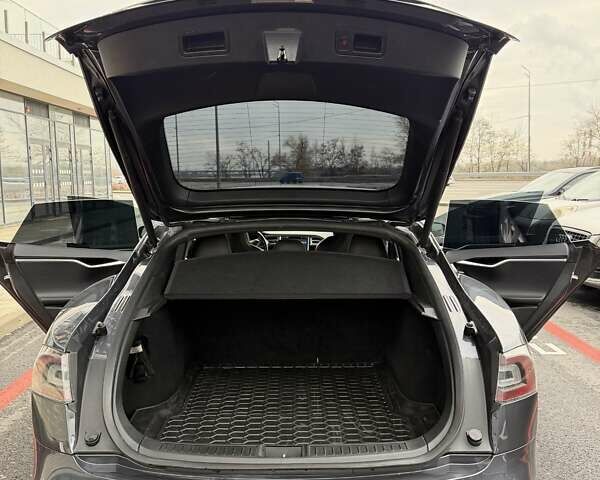 Серый Тесла Модель С, объемом двигателя 0 л и пробегом 220 тыс. км за 18200 $, фото 8 на Automoto.ua