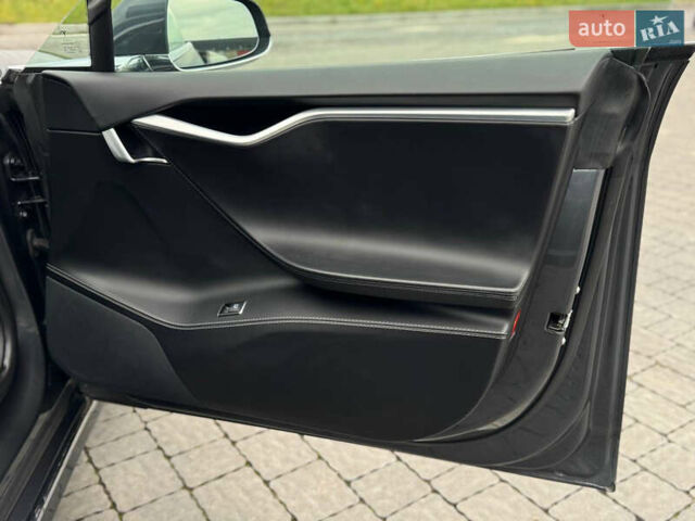 Серый Тесла Модель С, объемом двигателя 0 л и пробегом 161 тыс. км за 16700 $, фото 29 на Automoto.ua