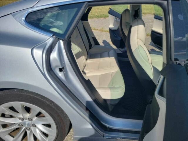 Сірий Тесла Модель С, об'ємом двигуна 0 л та пробігом 50 тис. км за 12200 $, фото 10 на Automoto.ua