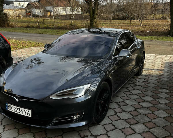 Серый Тесла Модель С, объемом двигателя 0 л и пробегом 128 тыс. км за 16100 $, фото 3 на Automoto.ua