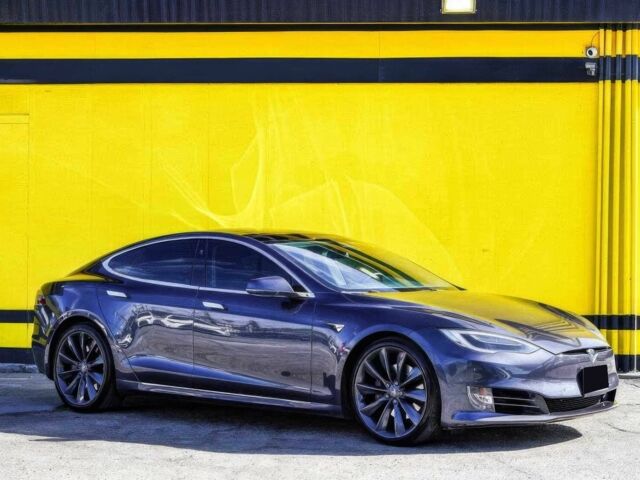 Серый Тесла Модель С, объемом двигателя 0 л и пробегом 54 тыс. км за 13000 $, фото 2 на Automoto.ua