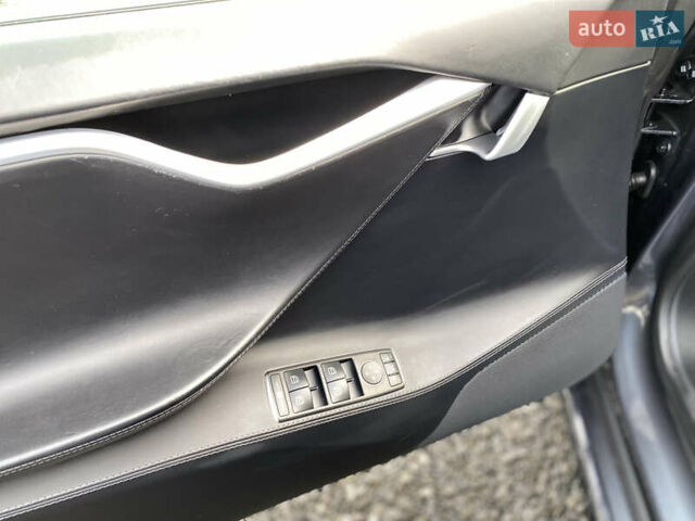Серый Тесла Модель С, объемом двигателя 0 л и пробегом 233 тыс. км за 16800 $, фото 22 на Automoto.ua