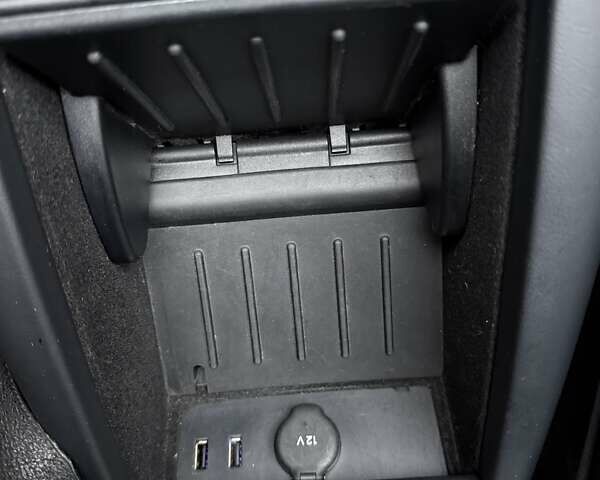 Серый Тесла Модель С, объемом двигателя 0 л и пробегом 111 тыс. км за 20500 $, фото 76 на Automoto.ua