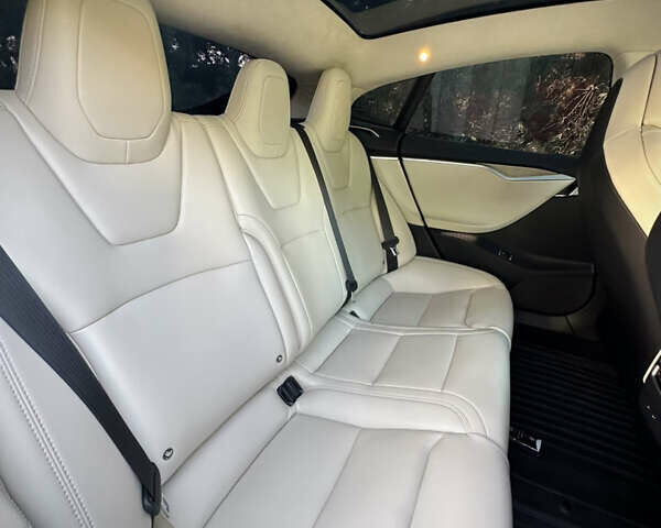 Серый Тесла Модель С, объемом двигателя 0 л и пробегом 83 тыс. км за 22000 $, фото 42 на Automoto.ua