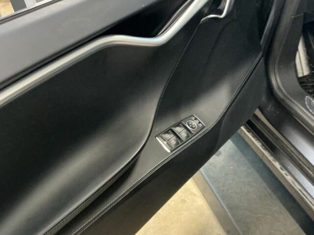 Тесла Модель С 2017 в Киеве на Automoto.ua Серый Тесла Модель С, объемом двигателя 0 л и пробегом 108 тыс. км за 17300 $, фото 8 на Automoto.ua