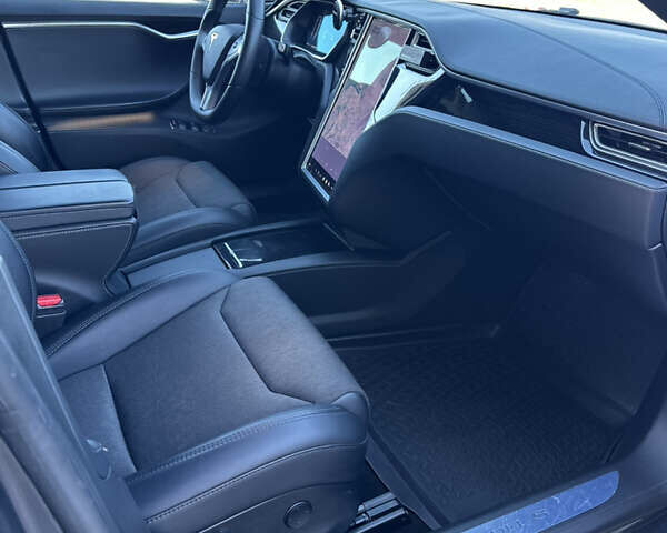 Сірий Тесла Модель С, об'ємом двигуна 0 л та пробігом 135 тис. км за 19999 $, фото 10 на Automoto.ua