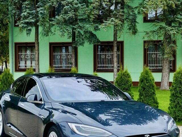 Серый Тесла Модель С, объемом двигателя 0 л и пробегом 200 тыс. км за 15900 $, фото 3 на Automoto.ua