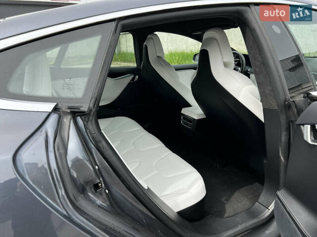 Серый Тесла Модель С, объемом двигателя 0 л и пробегом 97 тыс. км за 17499 $, фото 81 на Automoto.ua