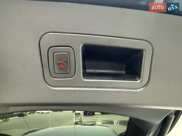 Серый Тесла Модель С, объемом двигателя 0 л и пробегом 111 тыс. км за 20500 $, фото 75 на Automoto.ua