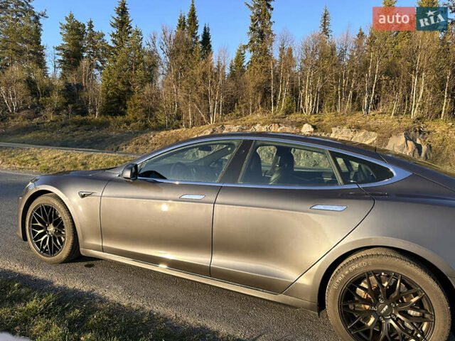 Серый Тесла Модель С, объемом двигателя 0 л и пробегом 127 тыс. км за 23877 $, фото 27 на Automoto.ua