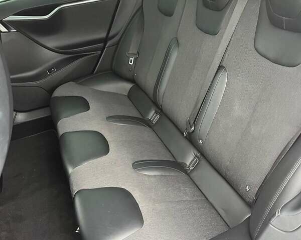 Серый Тесла Модель С, объемом двигателя 0 л и пробегом 192 тыс. км за 18000 $, фото 12 на Automoto.ua