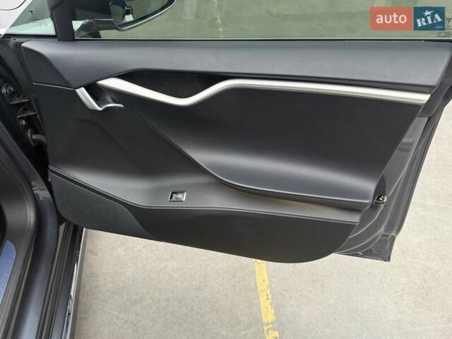 Серый Тесла Модель С, объемом двигателя 0 л и пробегом 111 тыс. км за 20500 $, фото 48 на Automoto.ua