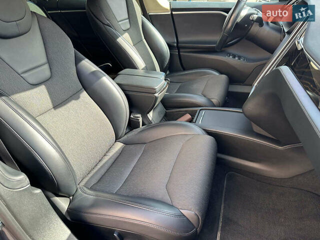 Серый Тесла Модель С, объемом двигателя 0 л и пробегом 50 тыс. км за 19230 $, фото 16 на Automoto.ua