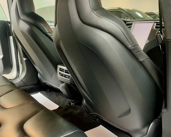 Сірий Тесла Модель С, об'ємом двигуна 0 л та пробігом 160 тис. км за 20790 $, фото 31 на Automoto.ua