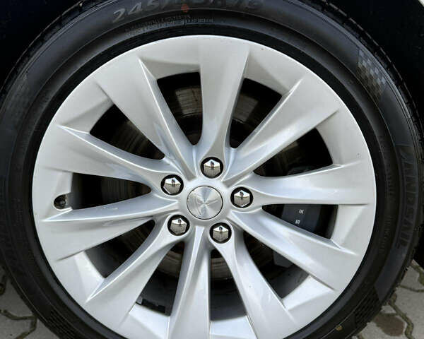 Серый Тесла Модель С, объемом двигателя 0 л и пробегом 132 тыс. км за 17200 $, фото 7 на Automoto.ua