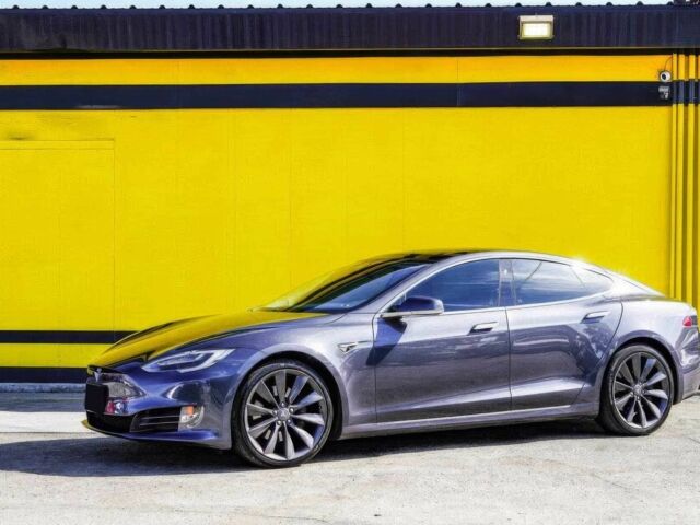 Серый Тесла Модель С, объемом двигателя 0 л и пробегом 54 тыс. км за 13000 $, фото 6 на Automoto.ua