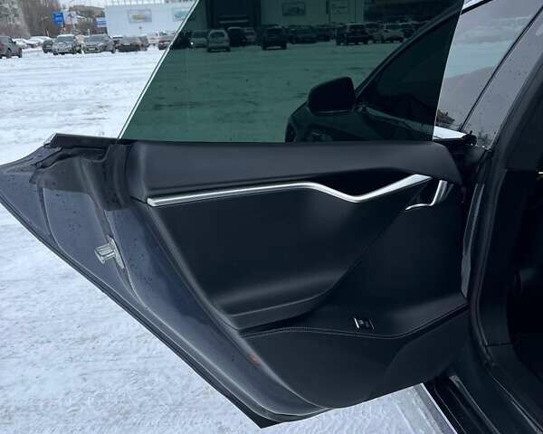 Серый Тесла Модель С, объемом двигателя 0 л и пробегом 192 тыс. км за 18000 $, фото 14 на Automoto.ua