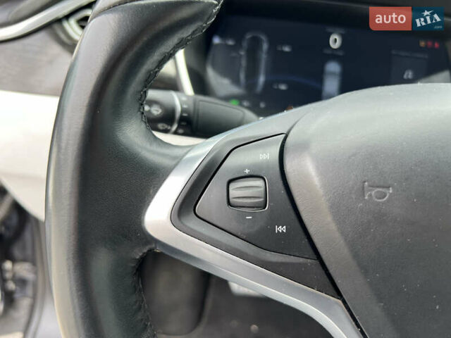 Серый Тесла Модель С, объемом двигателя 0 л и пробегом 97 тыс. км за 17499 $, фото 41 на Automoto.ua