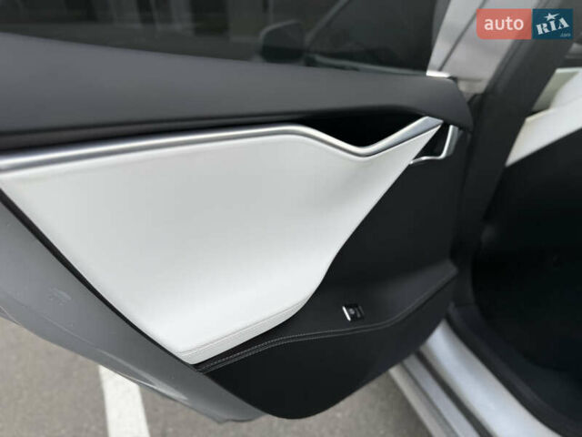 Серый Тесла Модель С, объемом двигателя 0 л и пробегом 141 тыс. км за 18350 $, фото 24 на Automoto.ua